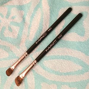 Non Synthetic MAC eyeshadow brush duo